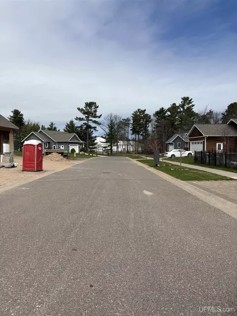1309 Picnic Rocks, Marquette, MI 49855