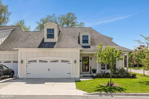 9 S S Riv, Grosse Pointe Woods, MI 48236