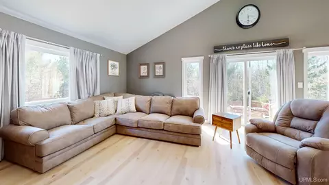 Living - 500 N Westwood, Ishpeming, MI 49849 photo 3 of 6