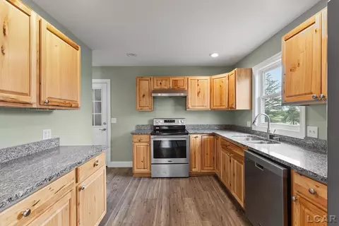 Kitchen - 8080 Burton, Adrian, MI 49221 photo 4 of 6