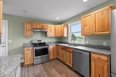 Kitchen - 8080 Burton, Adrian, MI 49221 photo 2 of 6