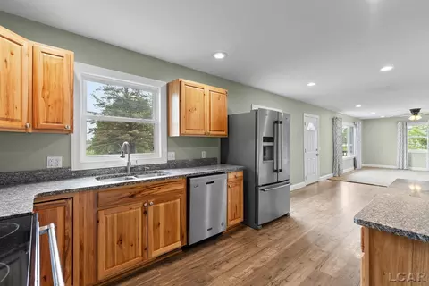 Kitchen - 8080 Burton, Adrian, MI 49221 photo 6 of 6