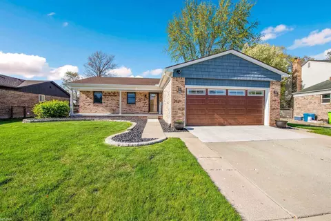 31767 Twin Oakes, Chesterfield, MI 48047