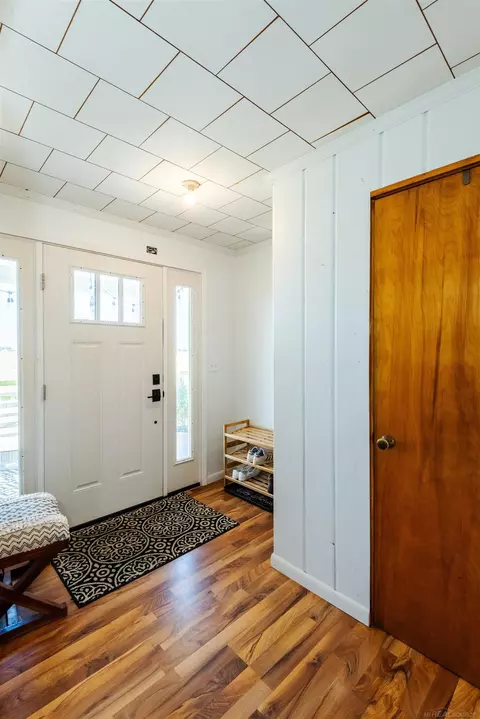 Entry Way - 410 E Nicol, Sandusky, MI 48471 photo 2 of 5