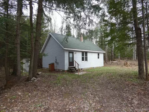 16885 Lakeshore, Ontonagon, MI 49953