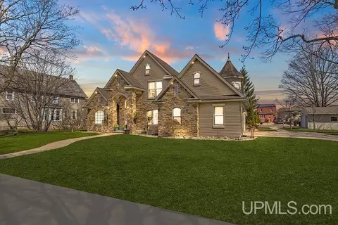 212 S 1st, Escanaba, MI 49829