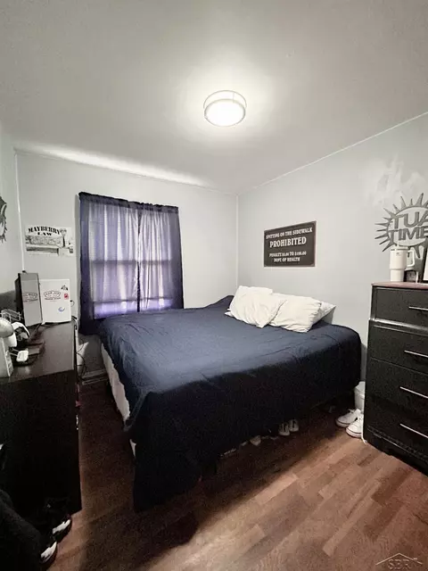 Bedroom - 7141 Nichols, Flushing, MI 48433 photo 2 of 4