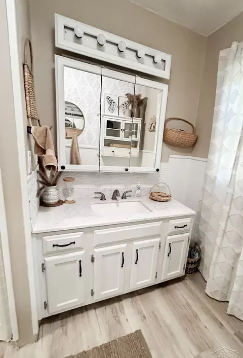 Bath - 7141 Nichols, Flushing, MI 48433 photo 2 of 3