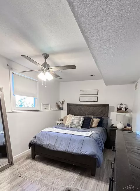 Bedroom - 7141 Nichols, Flushing, MI 48433 photo 3 of 4