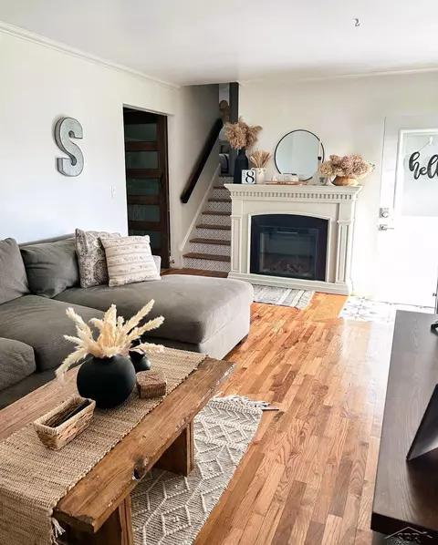Living - 7141 Nichols, Flushing, MI 48433 photo 1 of 2
