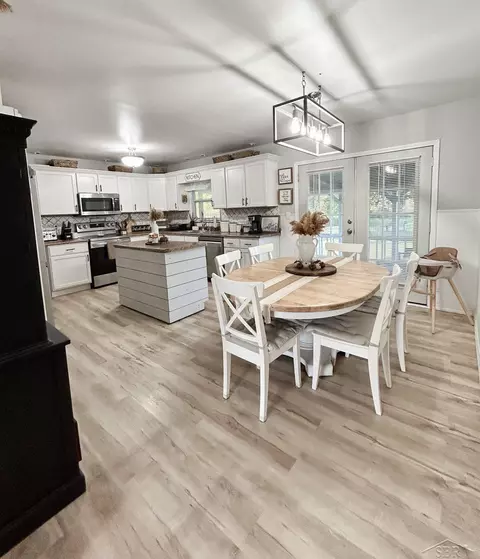 Dining - 7141 Nichols, Flushing, MI 48433 photo 1 of 1