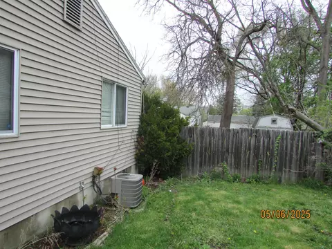 921 Johnson, Flint, MI 48532 photo 4