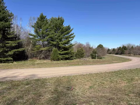 21658 River Trl, Houghton, MI 49931