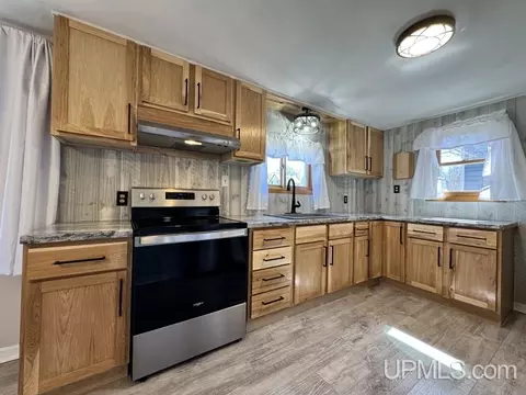 Kitchen - 437 N Main, L'anse, MI 49946 photo 3 of 7