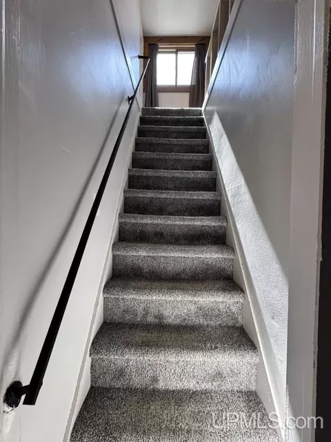 Entry Way - 437 N Main, L'anse, MI 49946 photo 3 of 5