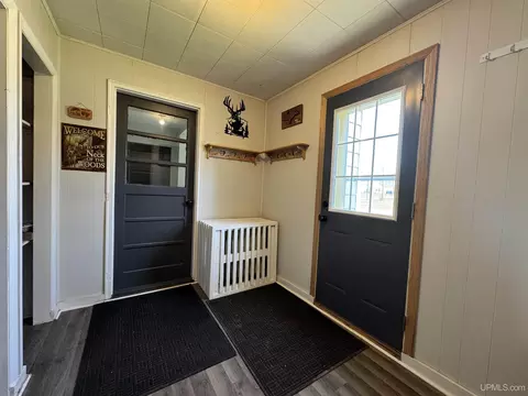 Entry Way - 437 N Main, L'anse, MI 49946 photo 1 of 5