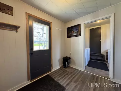 Entry Way - 437 N Main, L'anse, MI 49946 photo 2 of 5