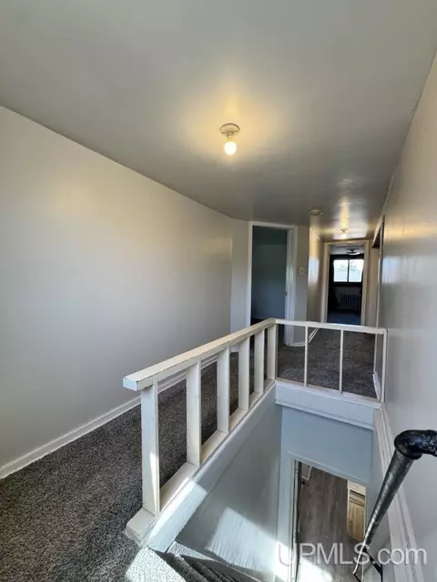 Entry Way - 437 N Main, L'anse, MI 49946 photo 4 of 5