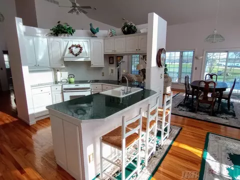 Kitchen - 1726 Berkshire, Gladwin, MI 48624 photo 2 of 8