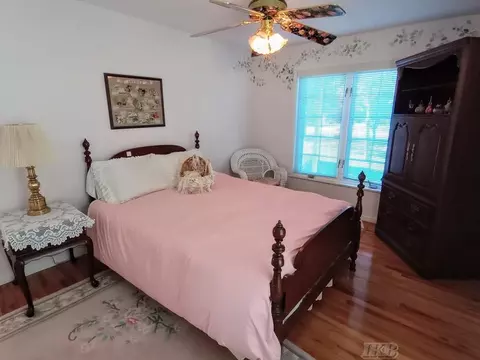 Bedroom - 1726 Berkshire, Gladwin, MI 48624 photo 3 of 6