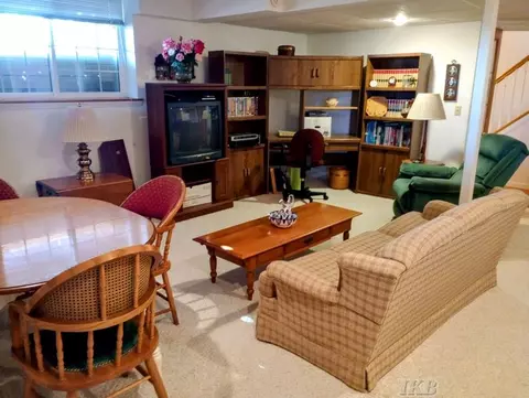 Living - 1726 Berkshire, Gladwin, MI 48624 photo 3 of 3