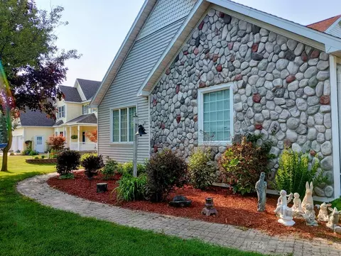 Exterior - 1726 Berkshire, Gladwin, MI 48624 photo 8 of 20