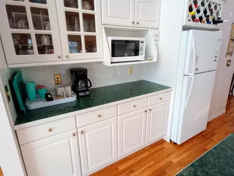 Kitchen - 1726 Berkshire, Gladwin, MI 48624 photo 6 of 8