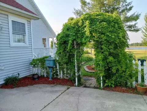 Exterior - 1726 Berkshire, Gladwin, MI 48624 photo 12 of 20