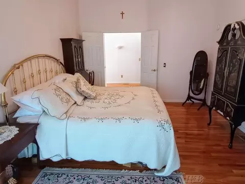 Bedroom - 1726 Berkshire, Gladwin, MI 48624 photo 2 of 6