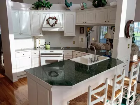 Kitchen - 1726 Berkshire, Gladwin, MI 48624 photo 1 of 8