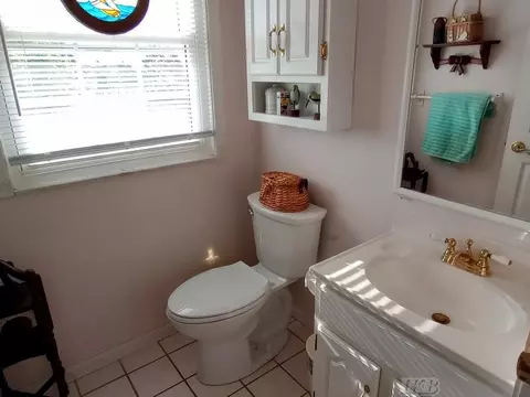 Bath - 1726 Berkshire, Gladwin, MI 48624 photo 5 of 8