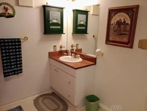 Bath - 1726 Berkshire, Gladwin, MI 48624 photo 8 of 8
