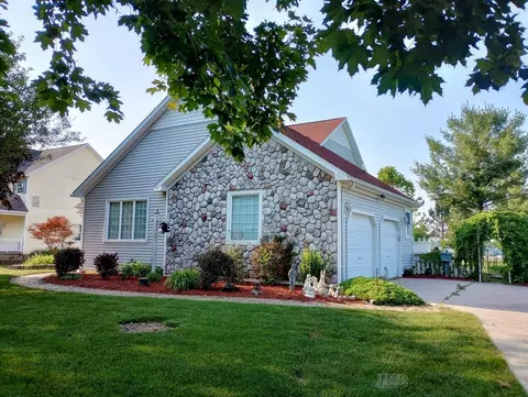 Exterior - 1726 Berkshire, Gladwin, MI 48624 photo 9 of 20