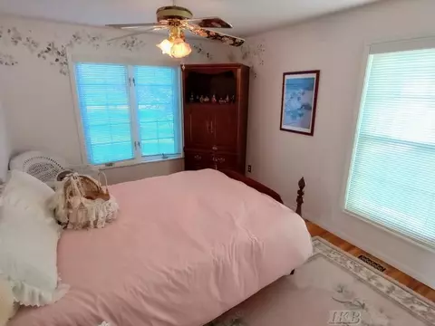 Bedroom - 1726 Berkshire, Gladwin, MI 48624 photo 4 of 6