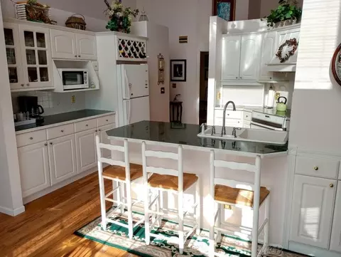 Kitchen - 1726 Berkshire, Gladwin, MI 48624 photo 4 of 8