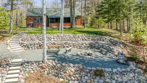 4511 Wildwood, Florence, WI 54121