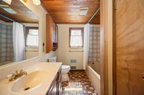 Bath - 612 W W Riv, Gladwin, MI 48624 photo 4 of 4