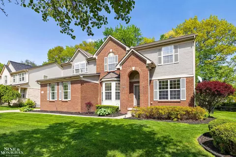 15548 Brookstone, Clinton Township, MI 48035