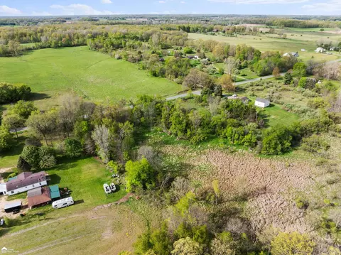 1611 E Bennington, Owosso, MI 48867 photo 5