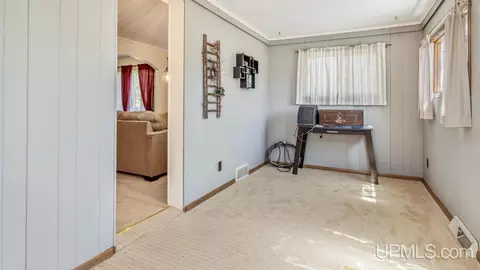 730 E Stanton, Iron Mountain, MI 49801 photo 2