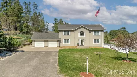 1000 N Evergreen, Iron Mountain, MI 49801