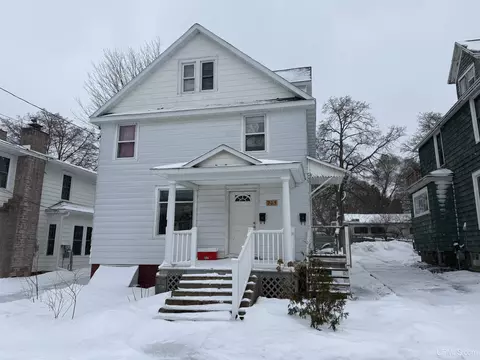 205 W College, Marquette, MI 49855