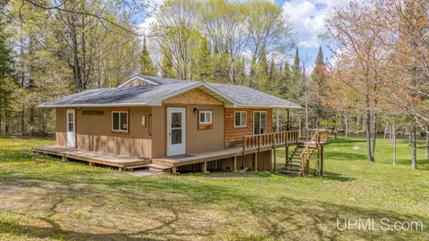 9190 Blue Jay, Florence, WI 54121