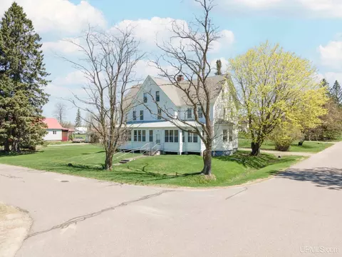 Exterior - 511 Bell, Channing, MI 49815 photo 5 of 14