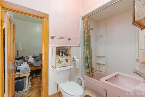 Bath - 511 Bell, Channing, MI 49815 photo 1 of 3