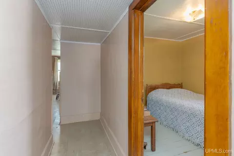 Entry Way - 511 Bell, Channing, MI 49815 photo 5 of 10