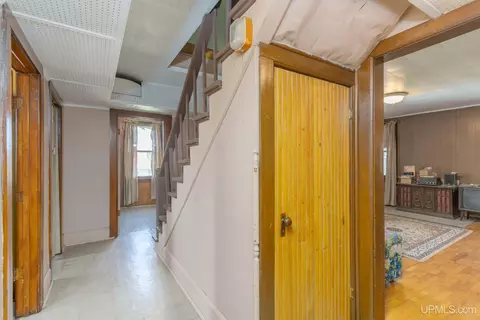 Entry Way - 511 Bell, Channing, MI 49815 photo 7 of 10
