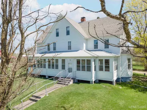 Exterior - 511 Bell, Channing, MI 49815 photo 6 of 14