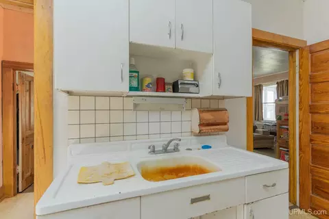 Kitchen - 511 Bell, Channing, MI 49815 photo 3 of 5