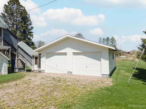 Exterior - 511 Bell, Channing, MI 49815 photo 11 of 14